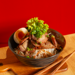 R02 ข้าวหนัาหมูแดงรมควัน