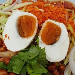 ยำมะม่วงไข่เค็ม