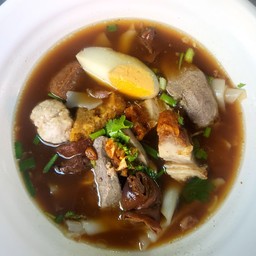 ก๋วยจ๊บ ใส่ทุกอย่าง น้ำข้น (พิเศษ)