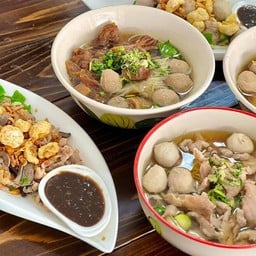 ก๋วยเตี๋ยวลูกทุ่งรุ่งโรจน์-บุญศรีลำปาง  สาขาเชียงใหม่