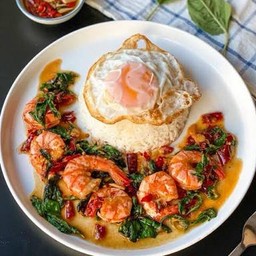 ข้าวกะเพรากุ้ง