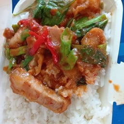 พริกแกงหมูกรอบ