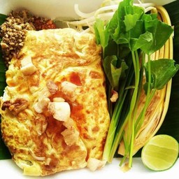 ผัดไทยห่อไข่ ชื่อ 3แถม 1