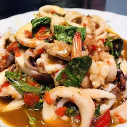 กะเพราปลาหมึกเป็นกับข้าว