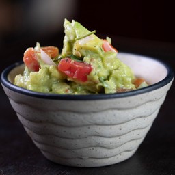 กัวคาโมเล่ 90ก