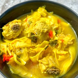 แกงหน่อไม้ดองใส่กระดูกหมู