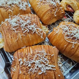 ครัวซองสอดไส้แฮมชีส