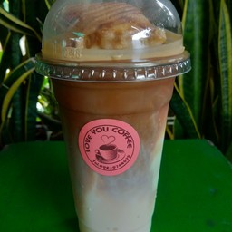 มะพร้าวปั่นนมสดราดซ็อตกาแฟ