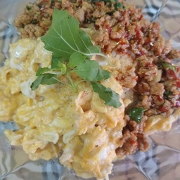 [อร่อยซ่ากับโค้ก] ข้าวไข่ข้นกระพราพริกแห้ง +  โค้ก ไม่มีน้ำตาล (ขวด) 
