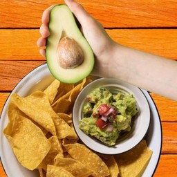 โฮมเมดชิปส์ กับ กัวคาโมเล่