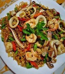 มาม่าผัดขี้เมาทะเล