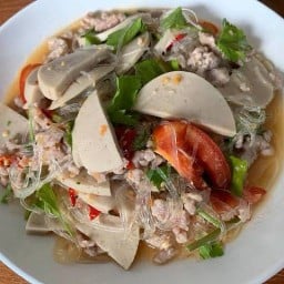 ยำวุ้นเส้น ยำหมูยอ หมูยอทอด อาเจ๊ บางจาก