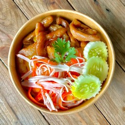 ข้าวหน้าหมูแดดเดียวทอด+ไข่ข้น+ปูอัด