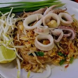 ผัดไทยปลาหมึก