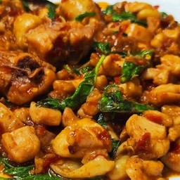 กะเพราไก่พริกแห้ง