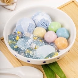 บัวลอยมีไส้+ขนมไทย+ไอศกรีม