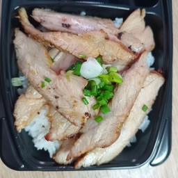 ข้าวยำหมูแซ่บไก่จี๊ด