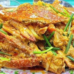 ปูม้าผัดผงกะหรี่ ครึ่งโล