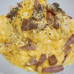 ข้าวไข่ข้นเบคอน หรือ แฮม