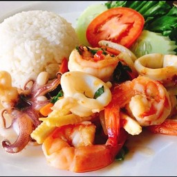 กะเพราทะเลราดข้าว