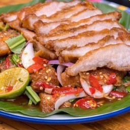 ยำคอหมูย่าง LM