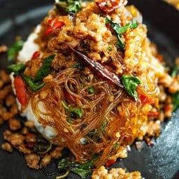 ข้าวกระเพรา วุ้นเส้น หมูสับ