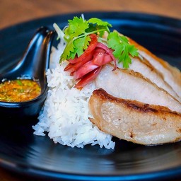 คอหมูย่างราดข้าว