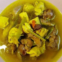 ไก่ต้มขมิ้น