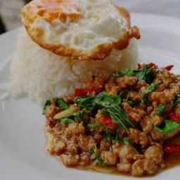 ข้าวผัดกระเพราไก่