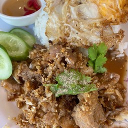 ข้าวหมูกระเทียม