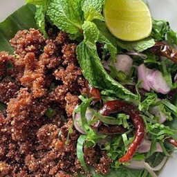 ลาบหมูทอด(กระจาย)