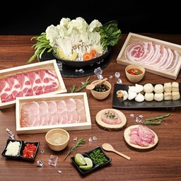 ชุดหมูอารมณ์ดีมาก แถมฟรี สันนอก 1 ถาด