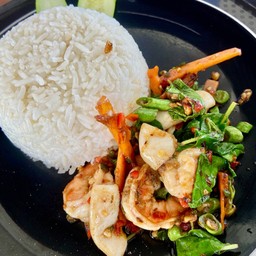 กะเพราทะเล ราดข้าว