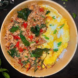ข้าวกระเพราหมูสับไข่ข้น Pork mince Kapao with creamy omelette on rice