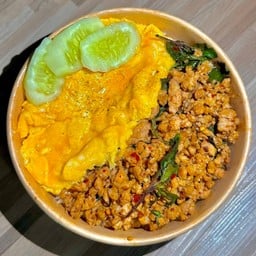 ข้าวกะเพราหมูสับ+ไข่ข้น