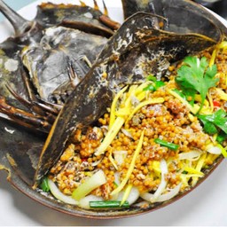 ยำไข่แมงดาทะเลเป็นตัว