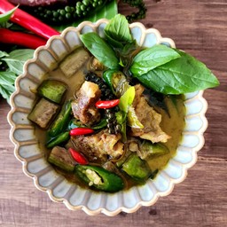 แกงเขียวหวานเนื้อตุ๋นมะเขือยาว