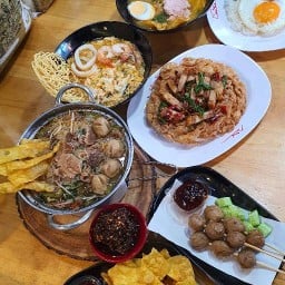ก๋วยเตี๋ยวไก่ตุ๋น เจ๊จุ๊ รัชดา17