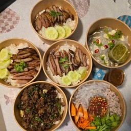 โคตรกระเพราพริกแห้ง หม่าล่า (หน้าร้านโคตรเนย บางบ่อ) บางบ่อ