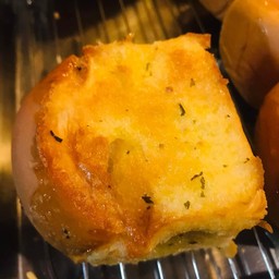 ขนมปังกระเทียม