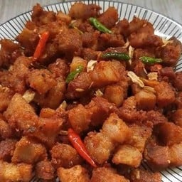 หมูสามชั้นทอดกระเทียมพริกไทย