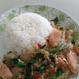 กะเพราแหนมวุ้นเส้น