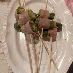 กระเจี๊ยบพันเบคอน