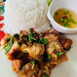 ข้าวกะเพราหมูกรอบ