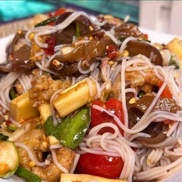 ตำขนมจีนปูปลาร้ากากหมูเห็ดหูหนู