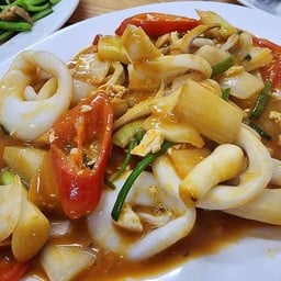 ปลาหมึกผัดไข่เค็ม