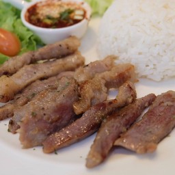 ข้าวหมูคุโรบุตะจิ้มแจ่ว