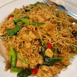 มาม่าผัดขี้เมาหมู