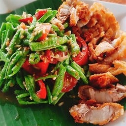 ส้มตำถั่วสามชั้นชุบแป้งทอด