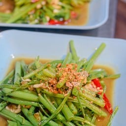 ผัดผักบุ้ง